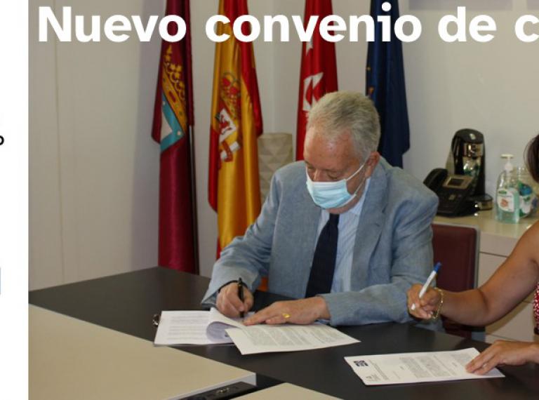 Logos de ASEPAU y Colegio de Aparejadores de Madrid más foto de la firma de los dos presidentes sobre mecha de despacho